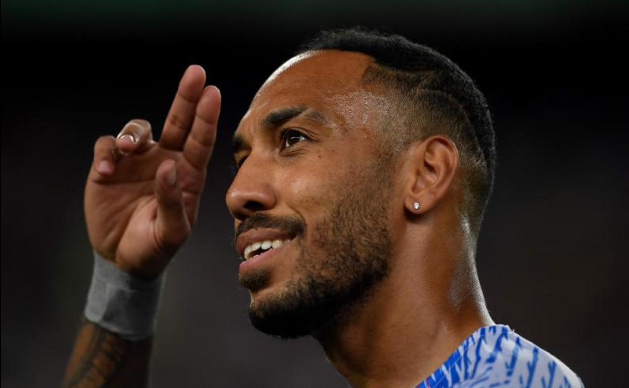 Pierre Emerick Aubameyang celebra el que pudo ser su último gol con el Barça en el Camp Nou.