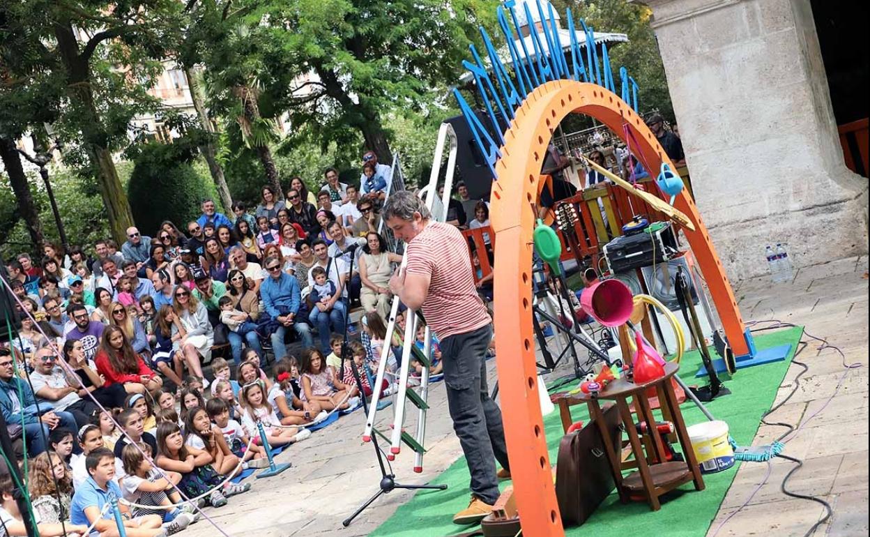 Las artes escénicas vuelven a conquitar las calles de Burgos en el EnClave de Calle. 