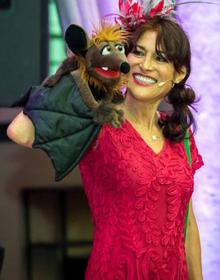 Imagen secundaria 2 - Arriba, integrantes de Kalinka; abajo, a la izquierda componentes del grupo Trébole y a la derecha, Ana Norro. 