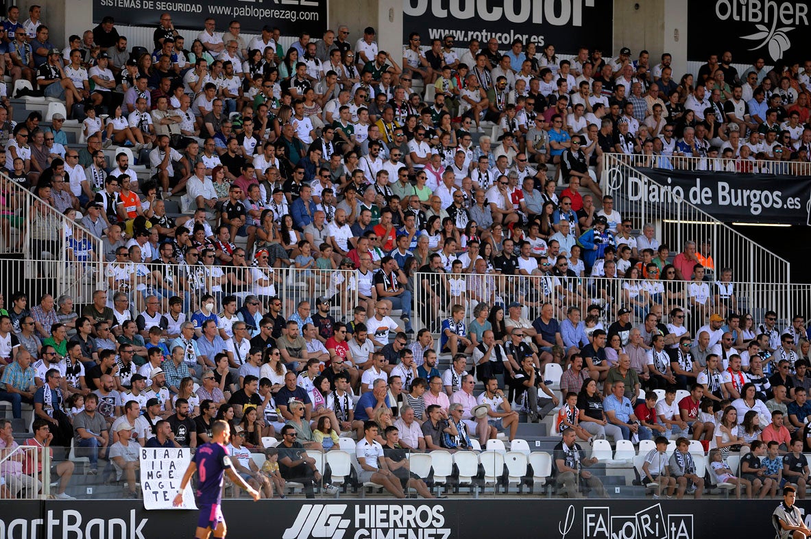 Fotos: El Burgos CF suma su segunda victoria en El Plantío