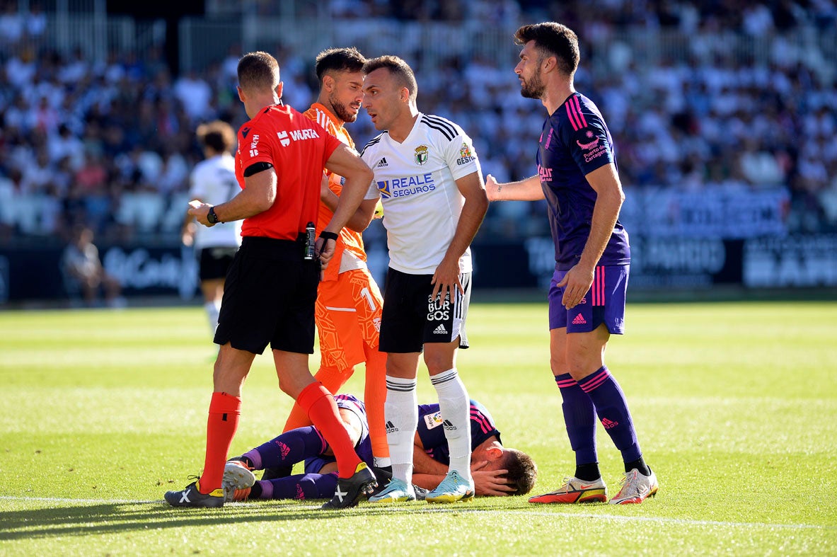 Fotos: El Burgos CF suma su segunda victoria en El Plantío