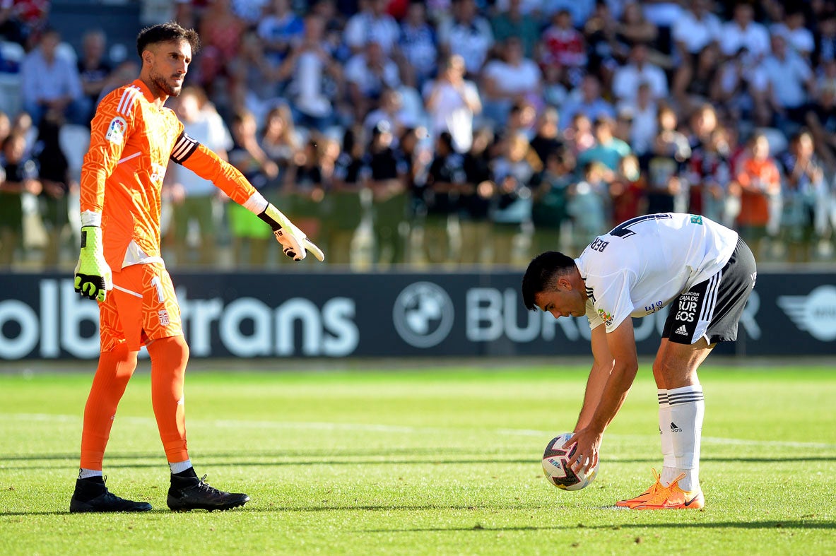 Fotos: El Burgos CF suma su segunda victoria en El Plantío