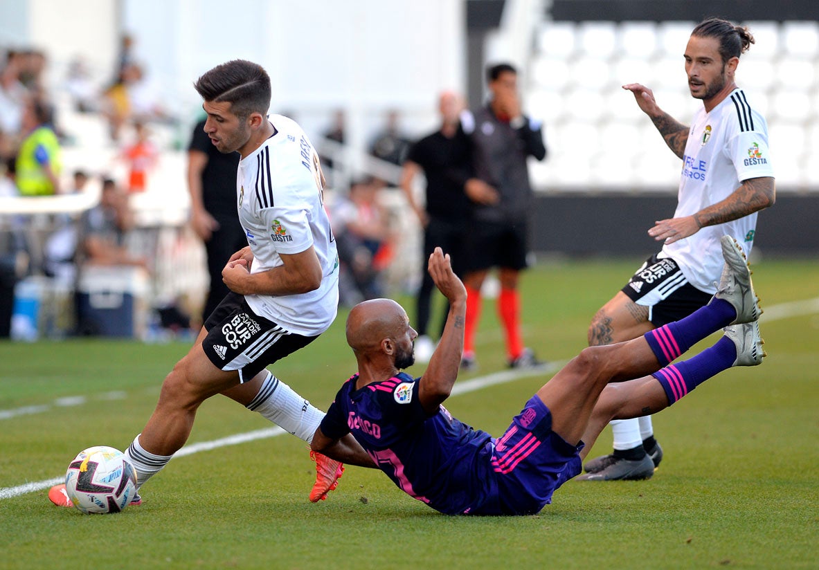 Fotos: El Burgos CF suma su segunda victoria en El Plantío