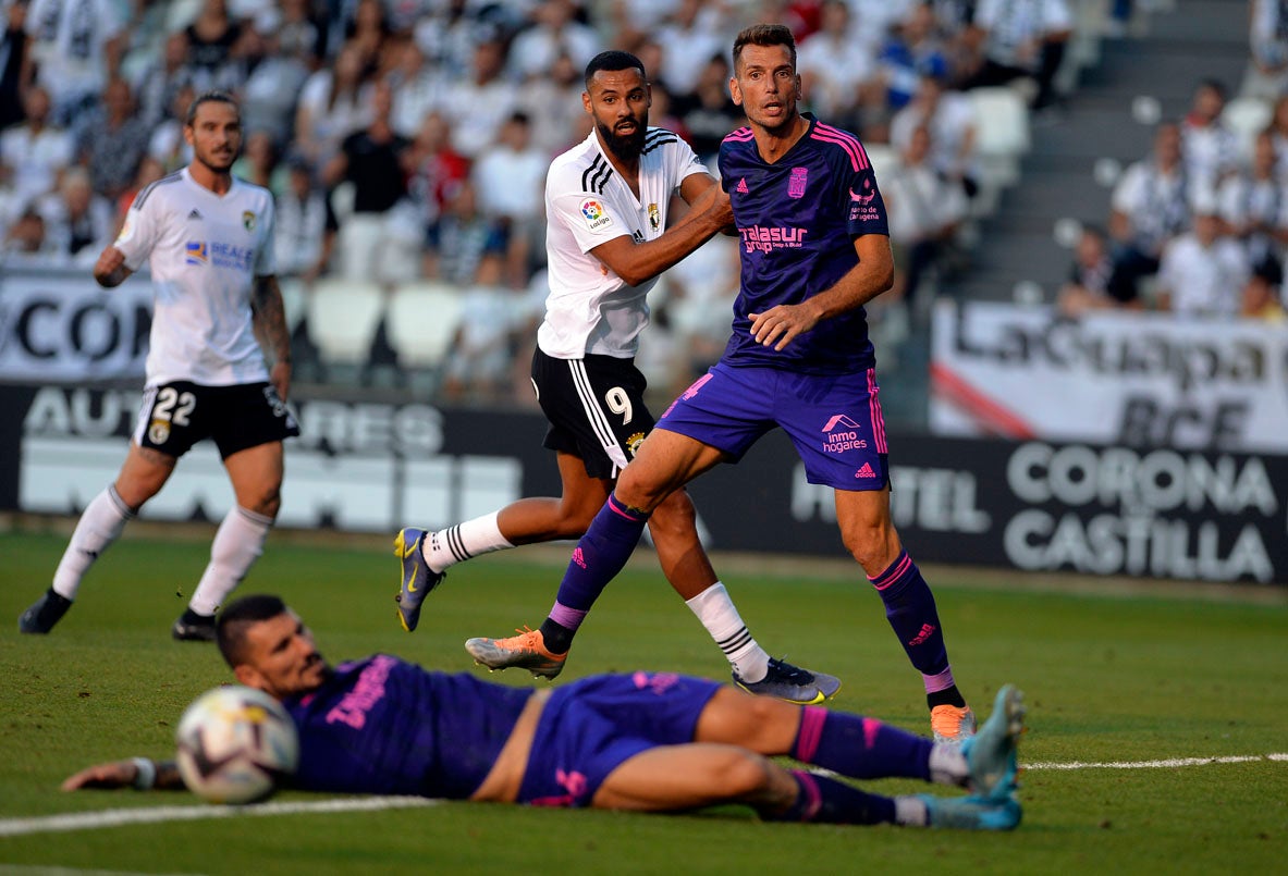 Fotos: El Burgos CF suma su segunda victoria en El Plantío