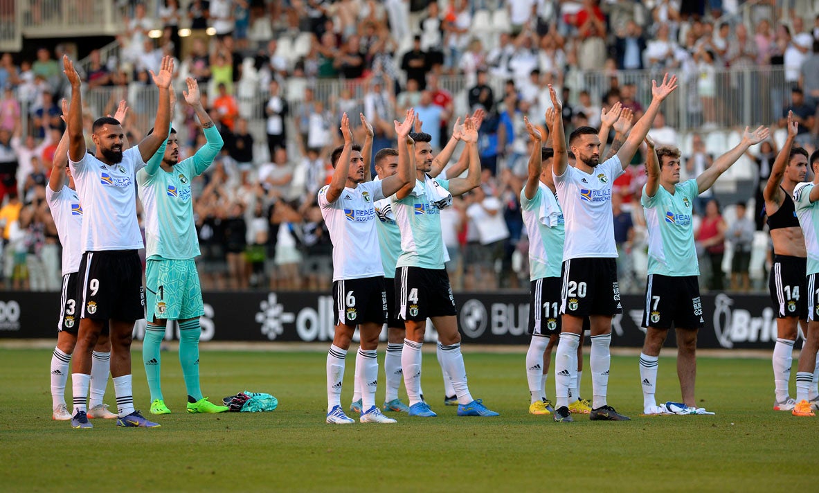 Fotos: El Burgos CF suma su segunda victoria en El Plantío