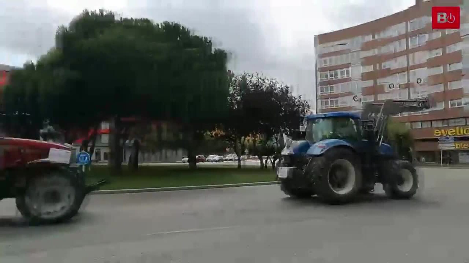 Más de cien agricultores y ganaderos se han manifestado en Burgos