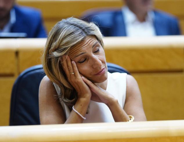 La vicepresidenta segunda y ministra de Trabajo, Yolanda Díaz, durante la intervención del presidente del Gobierno. 