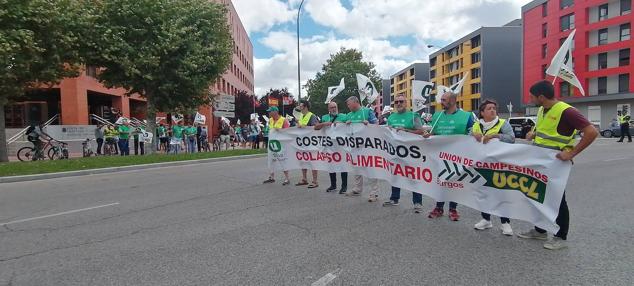 Fotos: Agricultores y ganaderos de Burgos protestan ante la crisis del sector