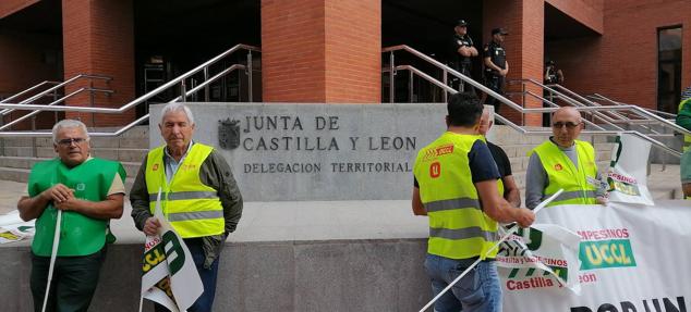 Fotos: Agricultores y ganaderos de Burgos protestan ante la crisis del sector