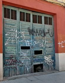 Imagen secundaria 2 - Imágenes de los locales desde el exterior de la calle Calvario.