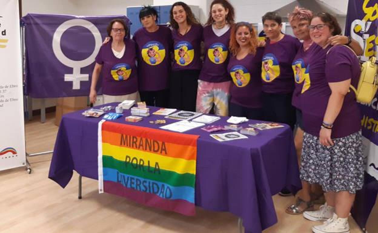 Grupo de voluntarias que atendieron el Punto Violeta en Ebrovisión. 