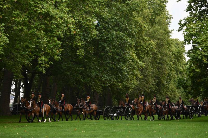 Salvas en honor al nuevo rey en Hyde Park.