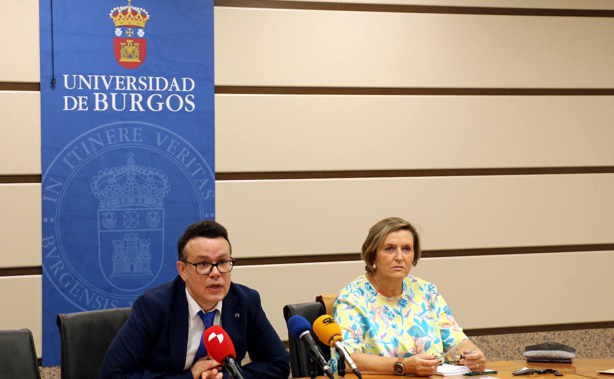 Presentación a cargo de Adelaida Sagarra y Delfín Ortega. 