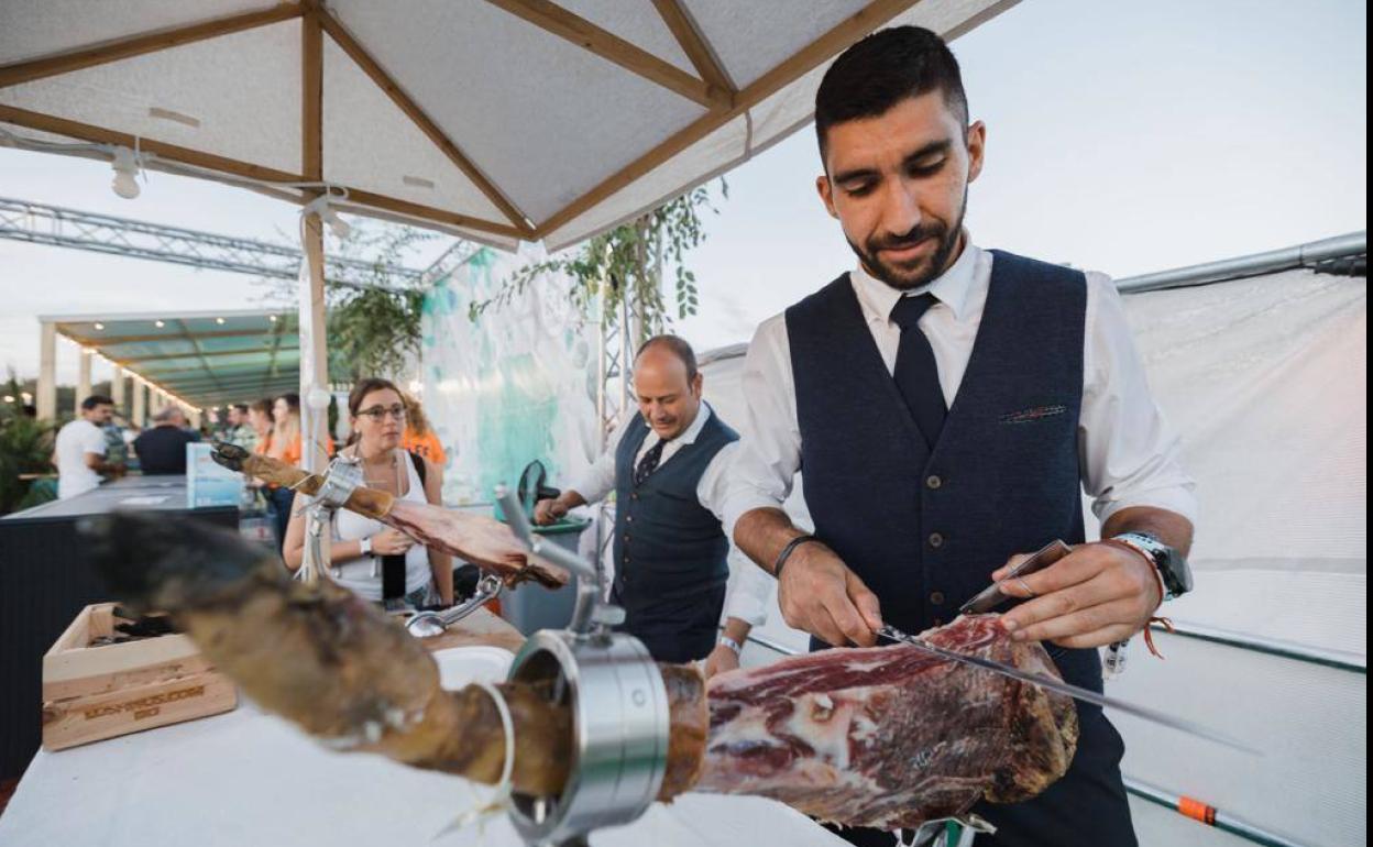 Cortadores de jamón en el Sonorama. 