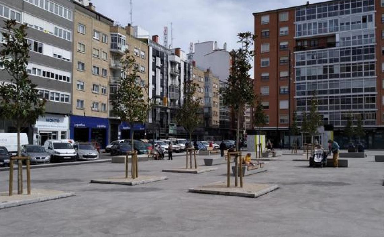 La plaza de Santiago continúa teniendo goteras. 