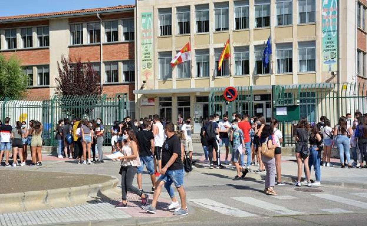 Más de 20.000 estudiantes de ESO y Bachillerato han vuelto a las aulas en Burgos. 