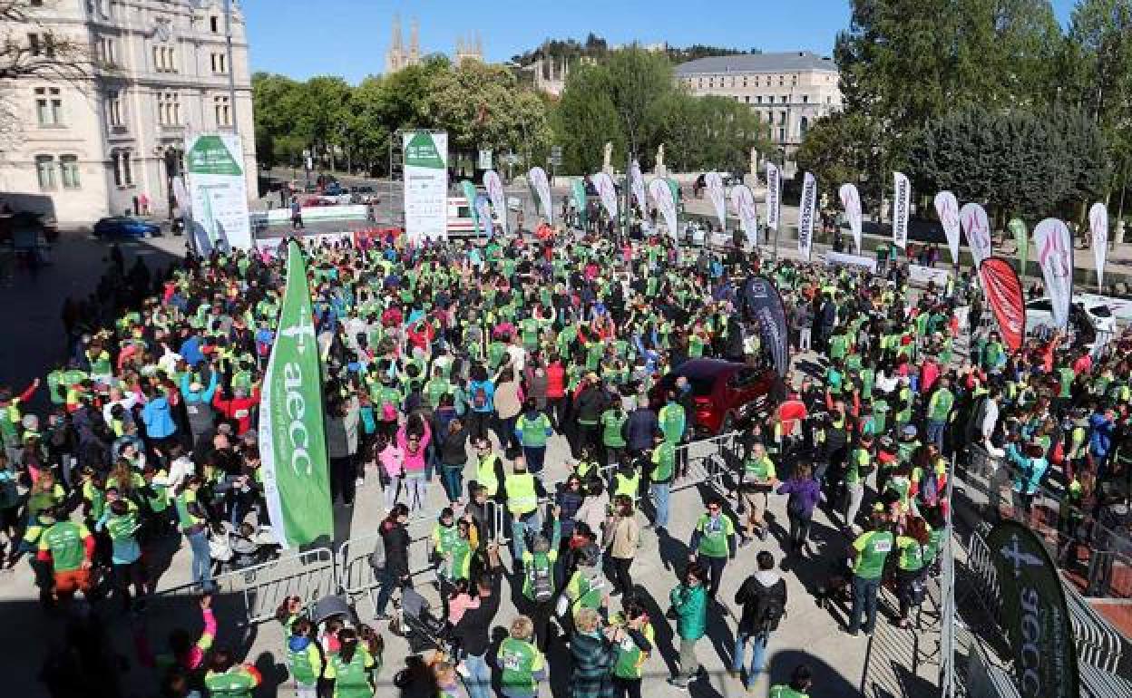 La AECC en Burgos siempre ha contado con el apoyo de la sociedad en sus actividades, como en esta I Marcha contra el Cáncer. 