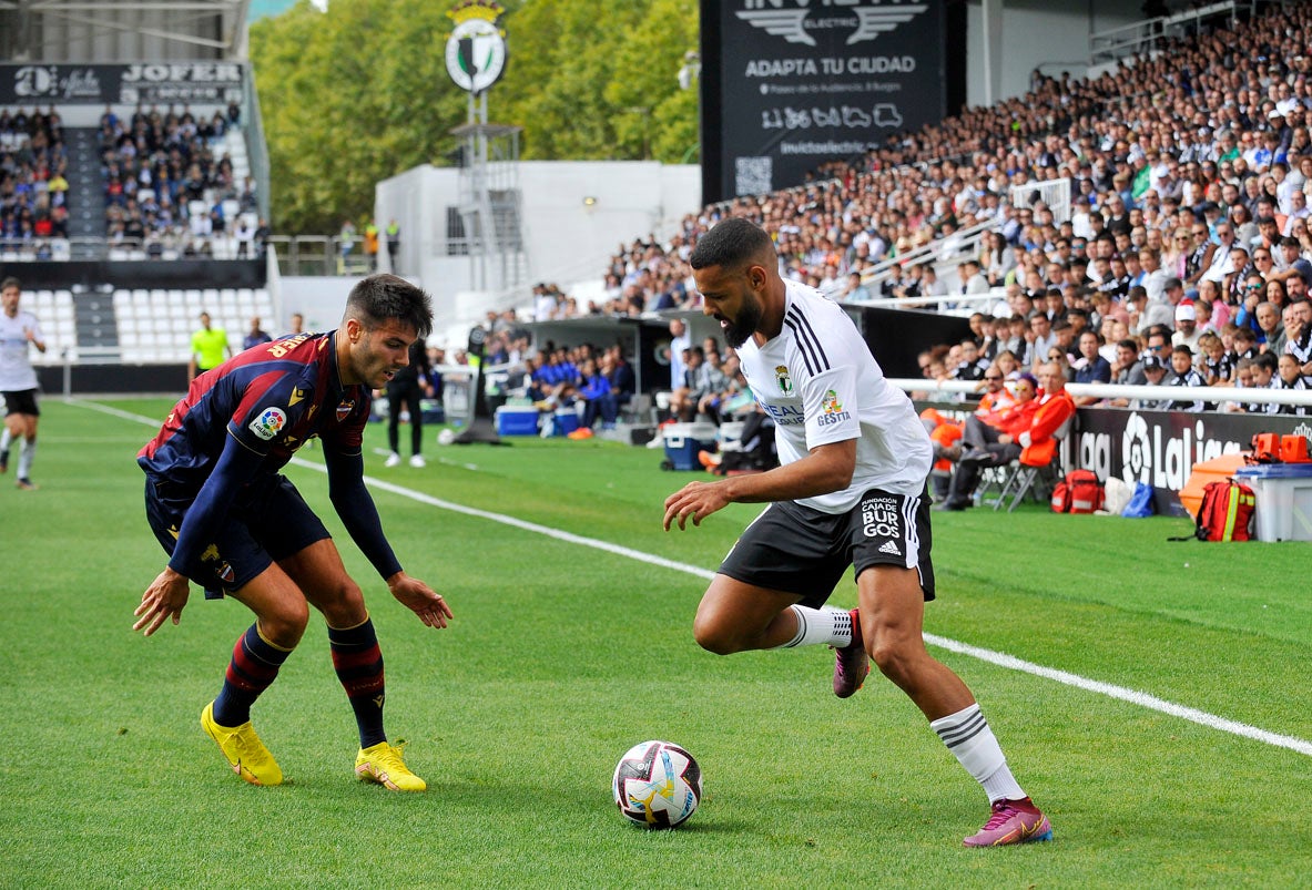 Fotos: El Burgos CF continúa imbatido