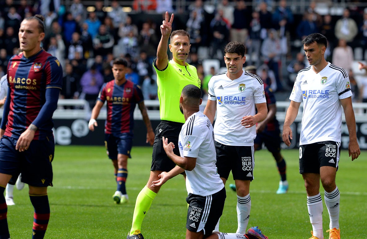 Fotos: El Burgos CF continúa imbatido