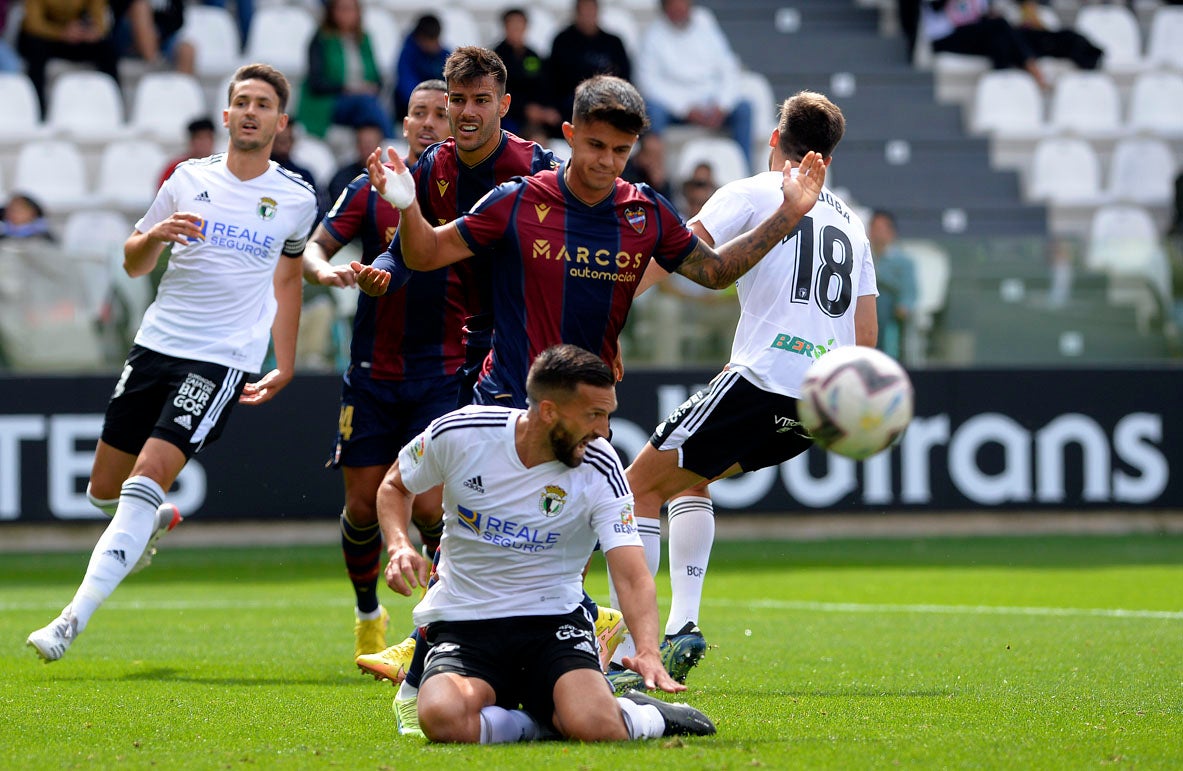 Fotos: El Burgos CF continúa imbatido