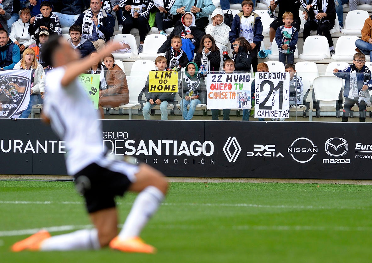 Fotos: El Burgos CF continúa imbatido