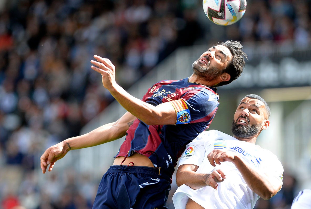 Fotos: El Burgos CF continúa imbatido