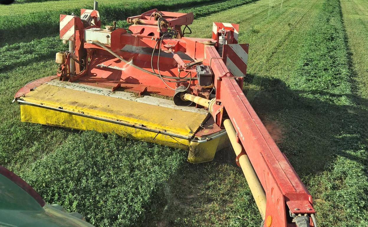 Siega de alfalfa en la provincia de Valladolid. 