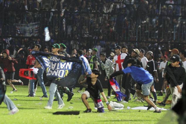 Fotos: Las imágenes de la tragedia en el fútbol de Indonesia