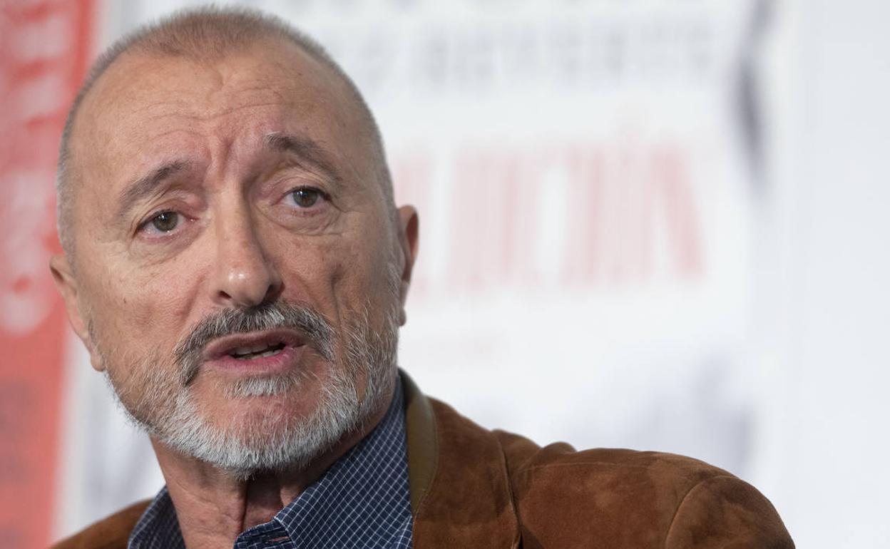 Arturo Pérez Reverte en la presentación de su nueva novela. 