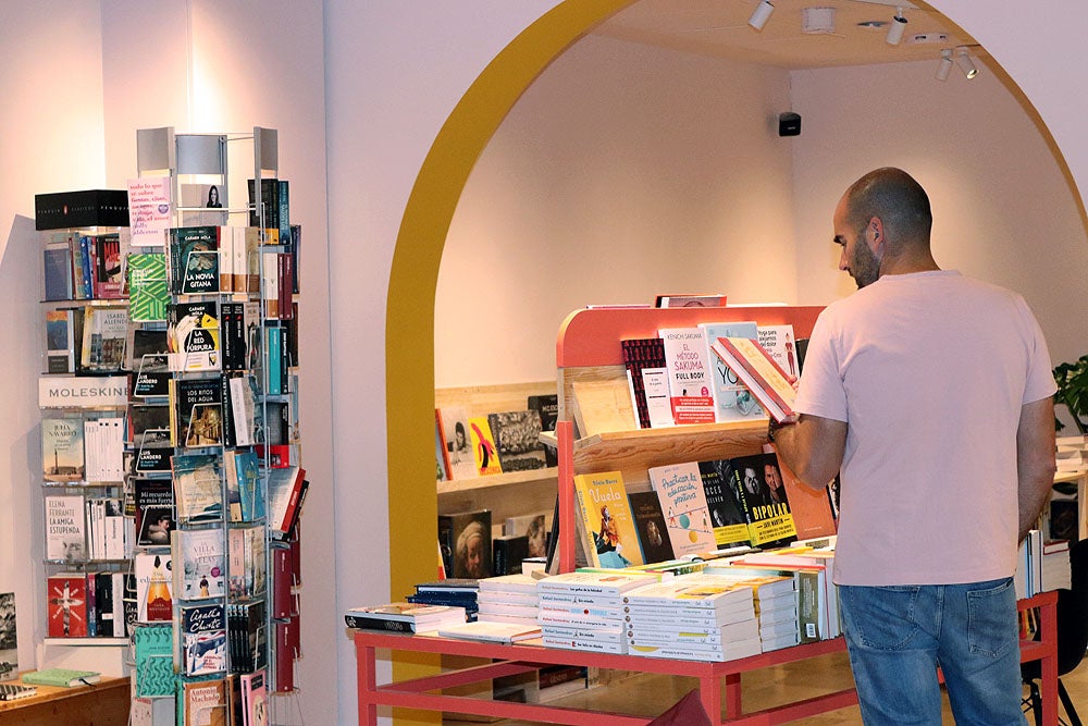 Fotos: Una nueva vida para para la librería Música y Deporte de Burgos