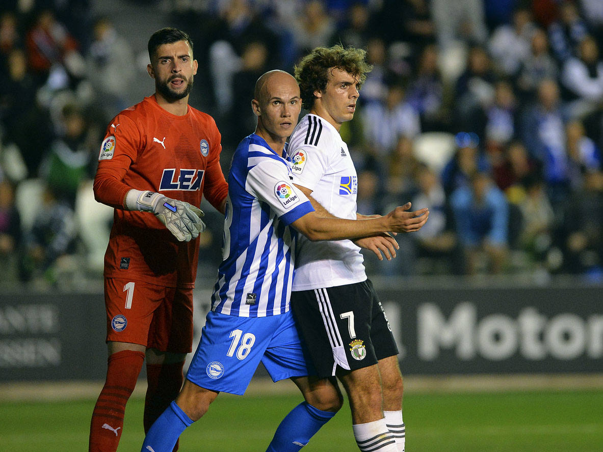 Imágnes de la goleada del Burgos CF ante el Deportivo Alavés en El Plantío