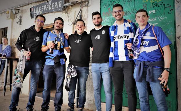 La afición del Burgos CF otorga un 'glorioso' recibimiento a los hinchas del Alavés