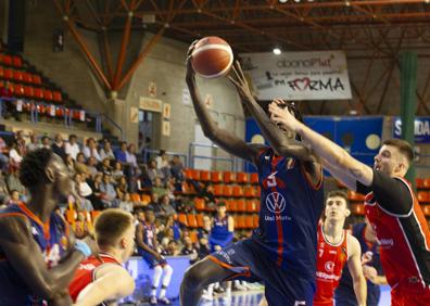 Imagen secundaria 1 - Cómodo triunfo del Tizona para empezar la temporada