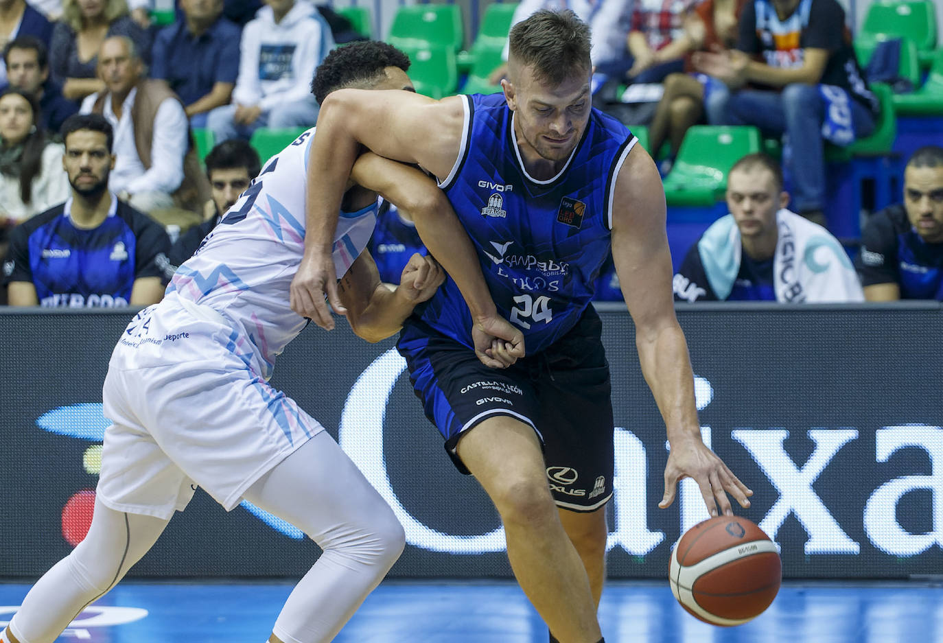 Fotos: Victoria del San Pablo frente al Melilla en su camino de regreso a ACB