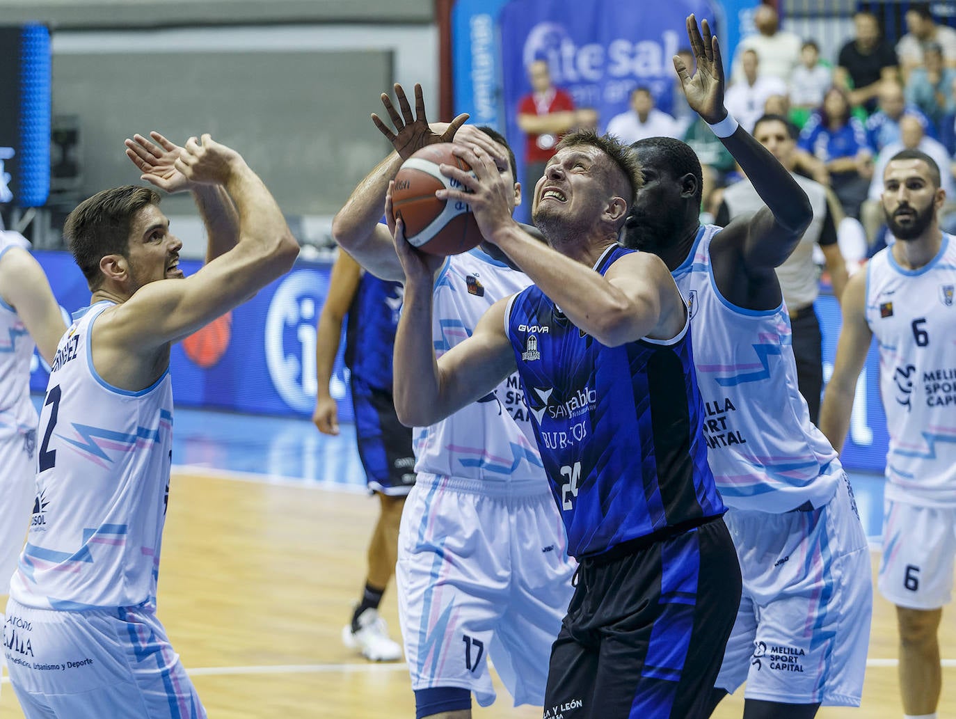 Fotos: Victoria del San Pablo frente al Melilla en su camino de regreso a ACB