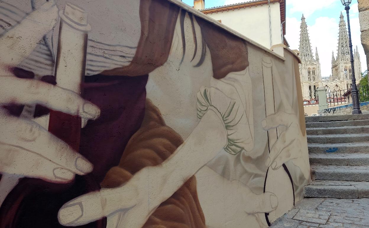 Un nuevo mural se está creando para embellecer el Callejón de las Brujas. 