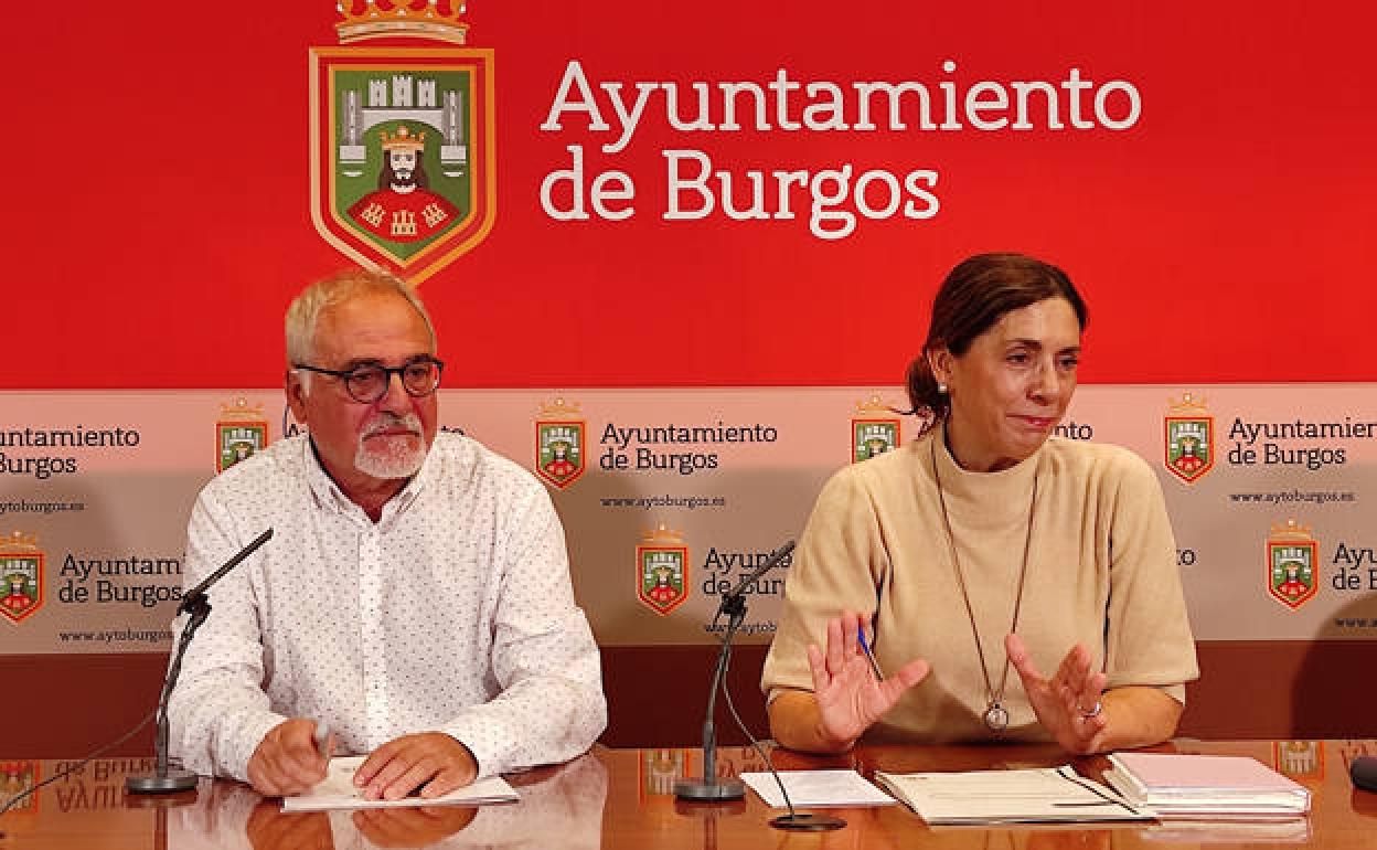Marga Arroyo, portavoz de Podemos en el Ayuntamiento y el consejero de la formación en el Servicio Municipalizado, Ignacio Palma, 