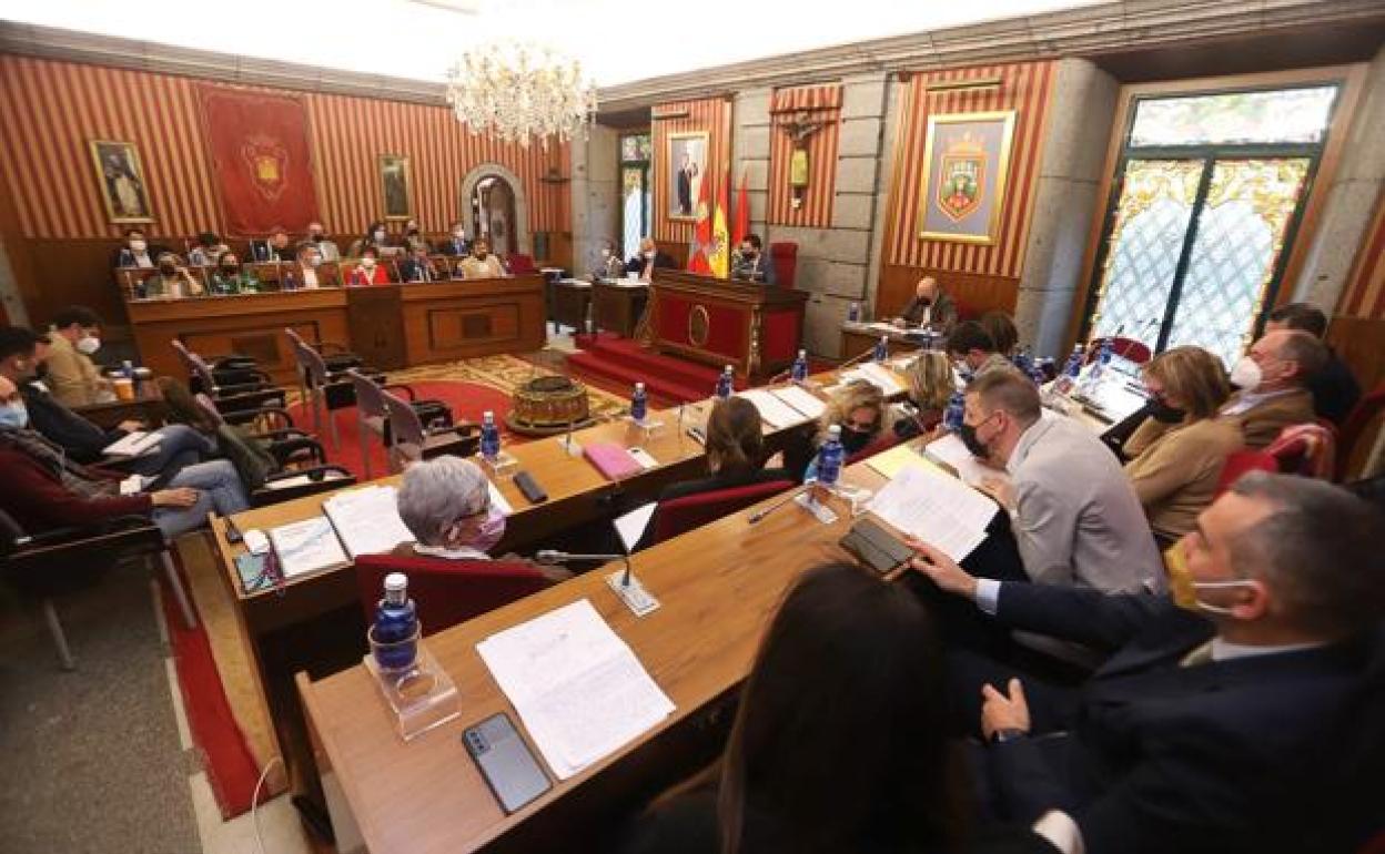 Imagen de archivo de un pleno del Ayuntamiento de Burgos.