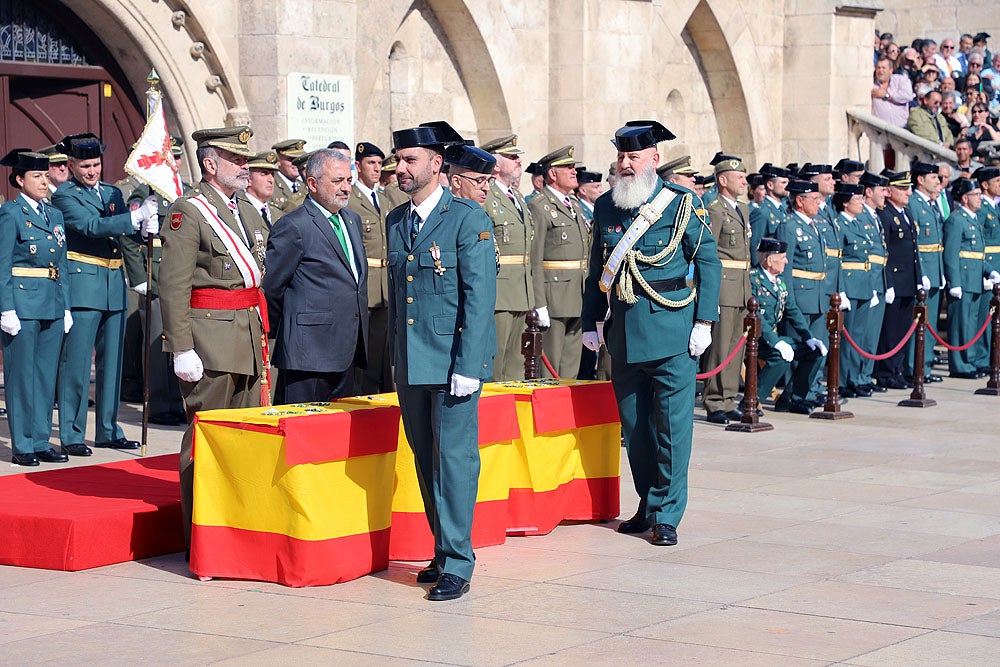 Fotos: La Guadia Civil de Burgos ha impuesto 23 condecoraciones en la Virgen del Pilar