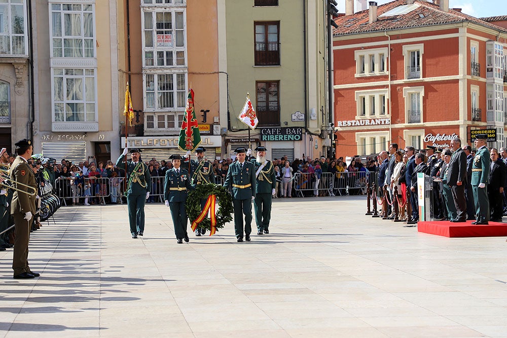 Fotos: La Guardia Civil celebra la Virgen del Pilar a los pies de la Catedral de Burgos