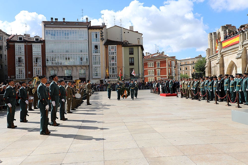 Fotos: La Guardia Civil celebra la Virgen del Pilar a los pies de la Catedral de Burgos