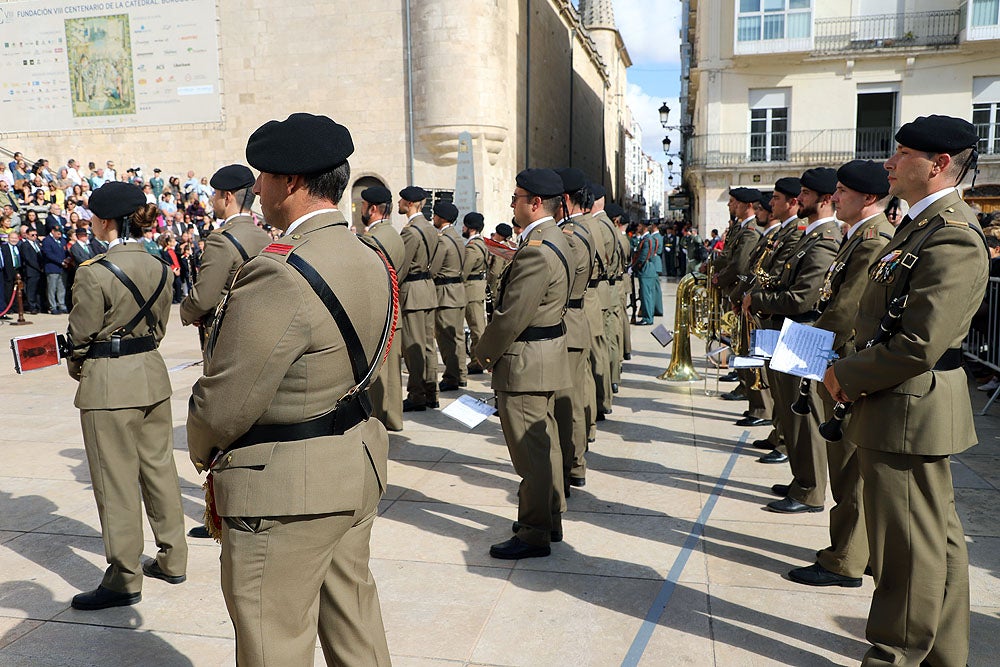 Fotos: La Guardia Civil celebra la Virgen del Pilar a los pies de la Catedral de Burgos