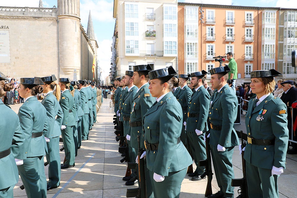 Fotos: La Guardia Civil celebra la Virgen del Pilar a los pies de la Catedral de Burgos