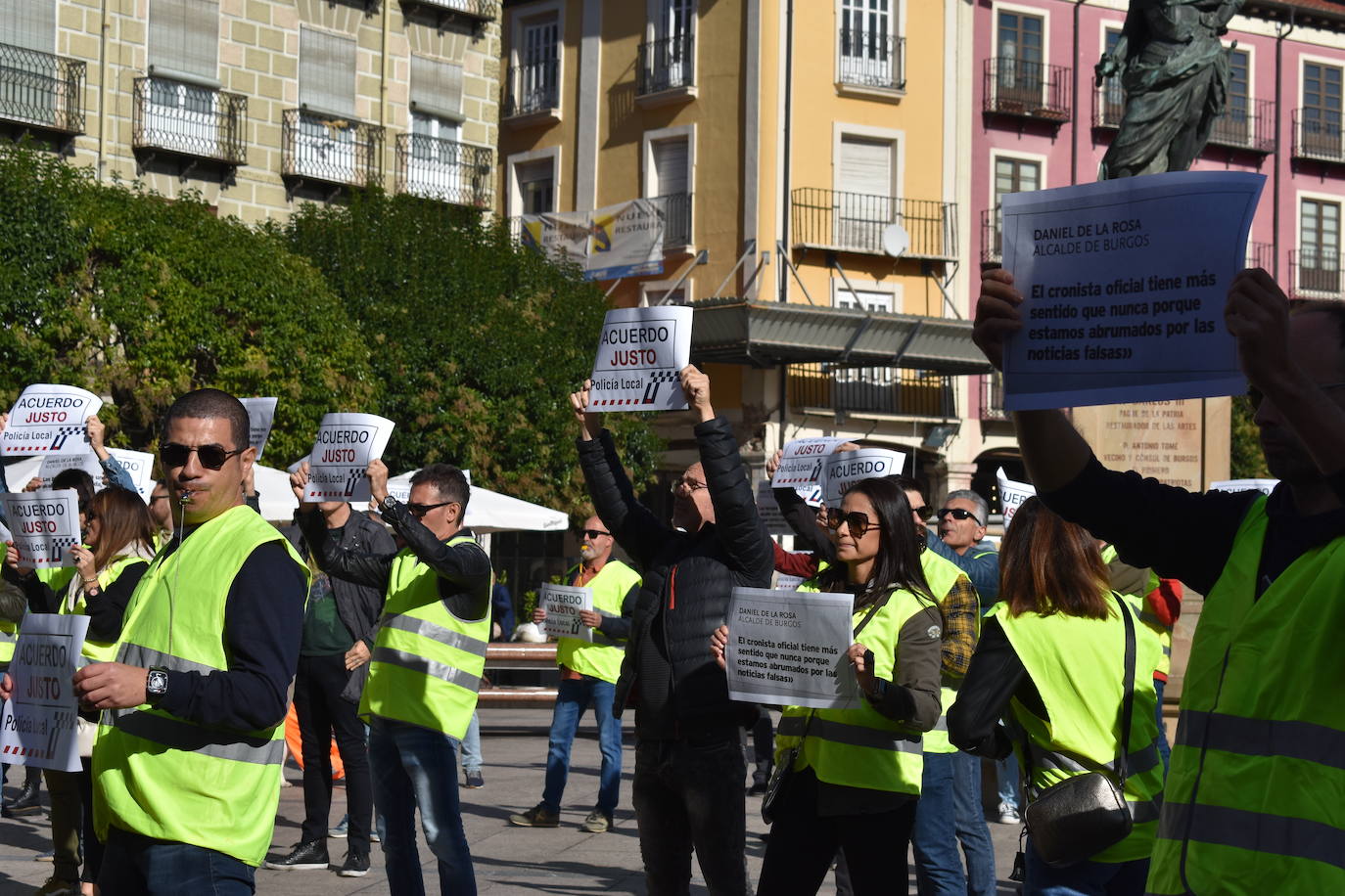 Fotos: La Policía Local de Burgos protesta frente al Ayuntamiento