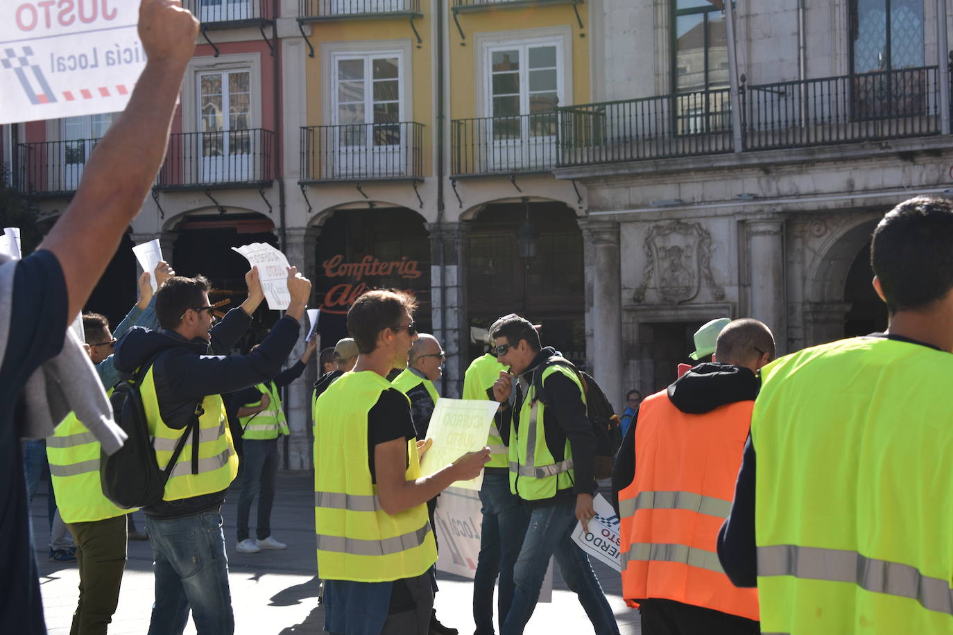 Fotos: La Policía Local de Burgos protesta frente al Ayuntamiento