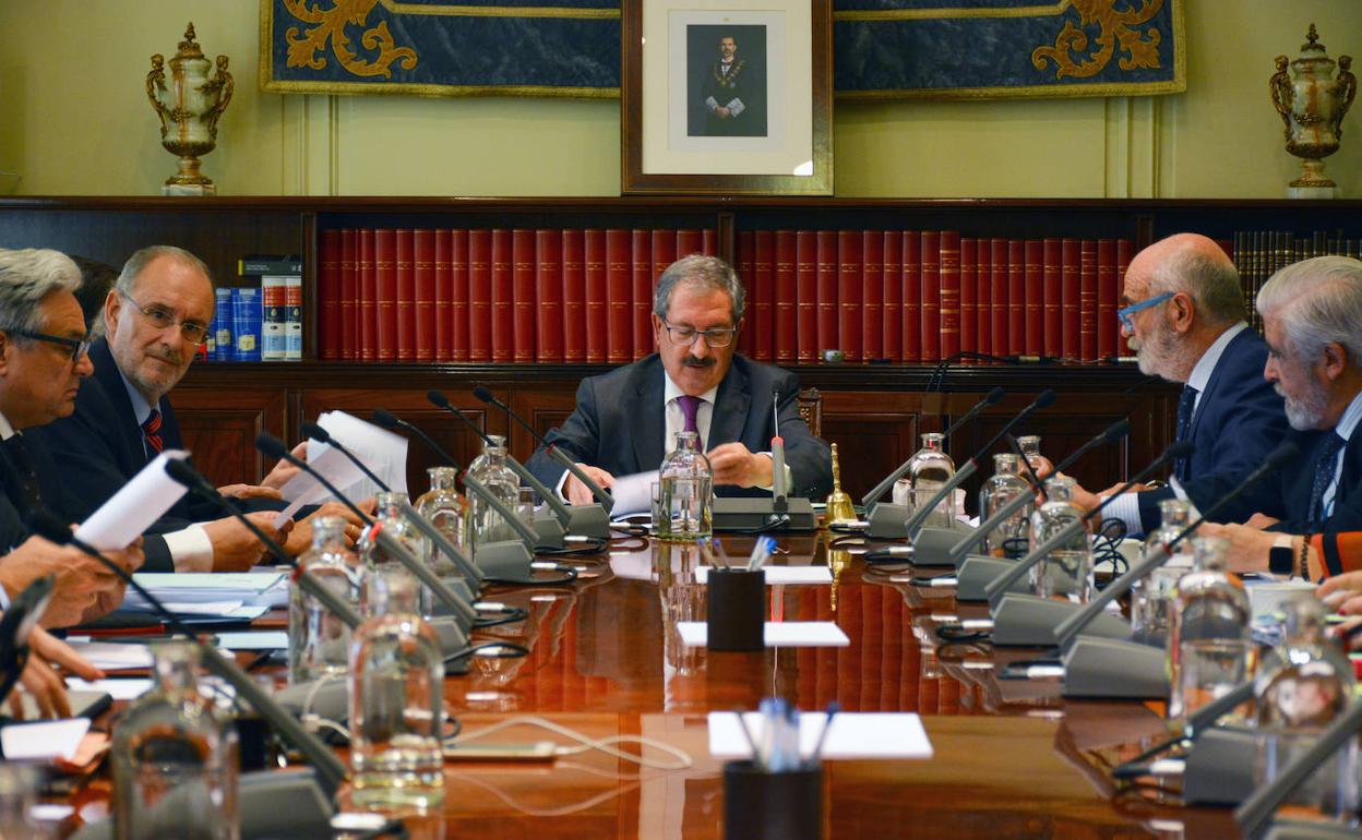 Rafael Mozo preside la reunión del Consejo General del Poder Judicial. 