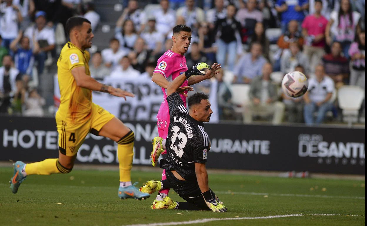 Gaspar Campos bate a Alfonso Herrero en el primer gol. 