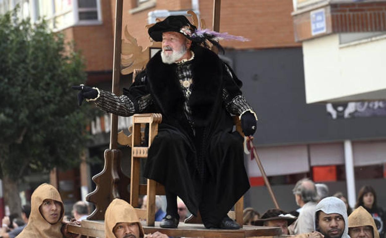 Desfile de Carlos V en Medina de Pomar.