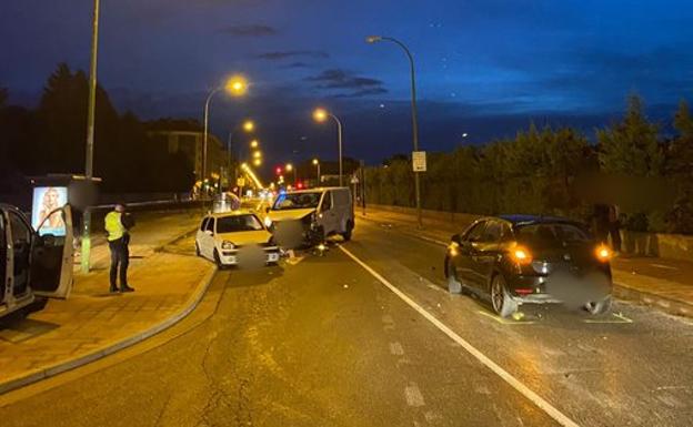 Atienden a un conductor tras una colisión múltiple en la carretera Poza en Burgos