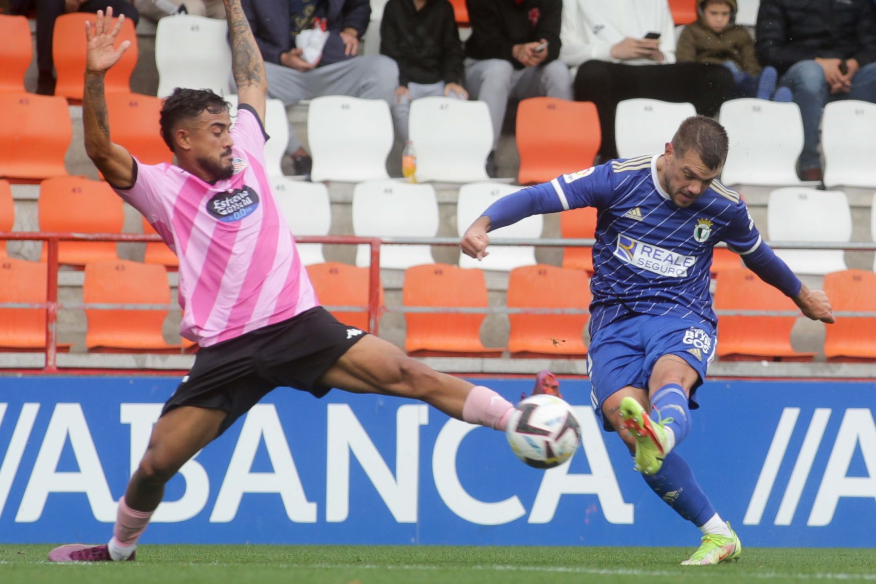 Fotos: El Burgos sufre la primera derrota de la temporada ante el Lugo